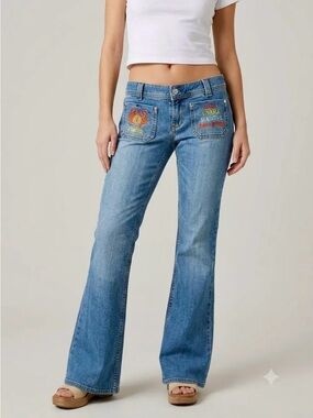 ⭐️Vintage Juicy Couture “Cancer🦀” Embroidered Flare Jeans